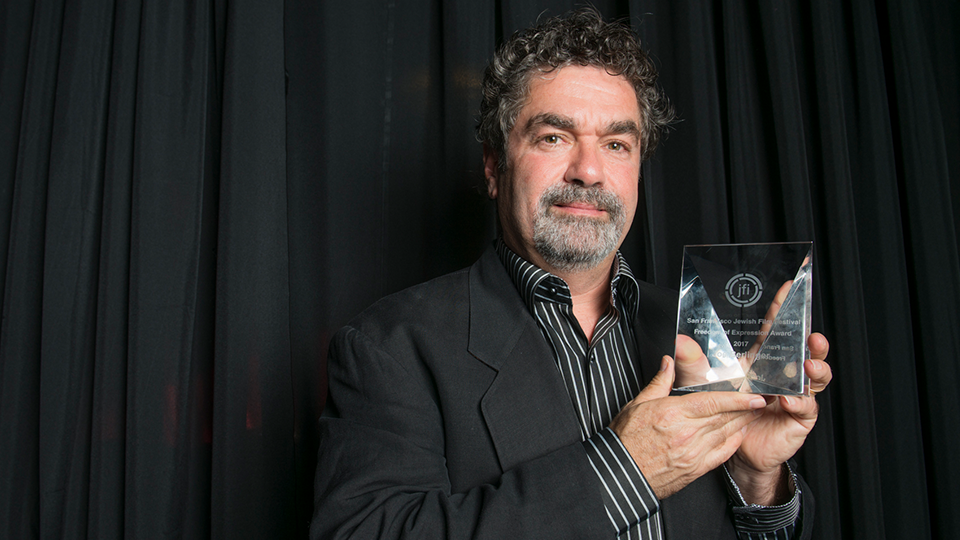 Documentarian Joe Berlinger accepts the Freedom of Expression Award
